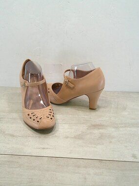 Journee Collection Elsa Retro Styled Mary Jane Pumps in Blush Nude Classic SZ 11